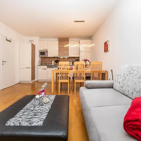 Enjoythealps - In-ski Out *